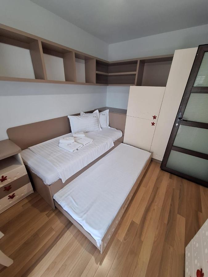 Urban George Enescu 4 Beedroom Apartment Σουκεάβα Εξωτερικό φωτογραφία